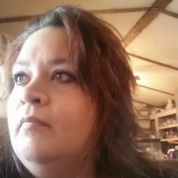 Meet your Posher, Jennifer - Picture 1 of 1